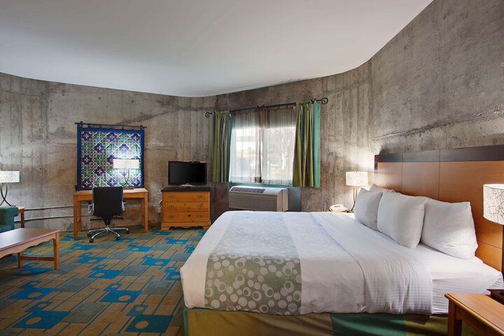 Room 28 of 34