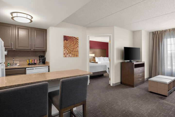 Staybridge Suites Indianapolis-Airport by IHG