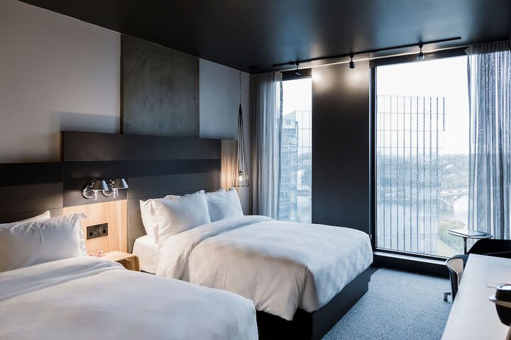 Room 13 of 33