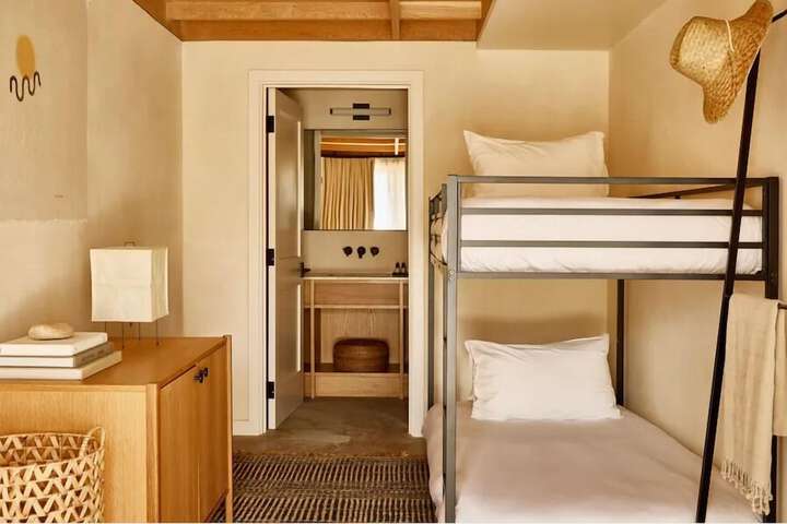 Room 28 of 62