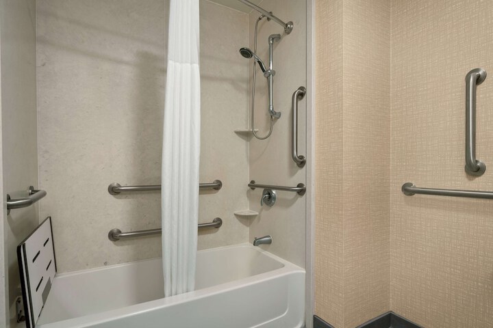 Hampton Inn & Suites Tacoma / Puyallup