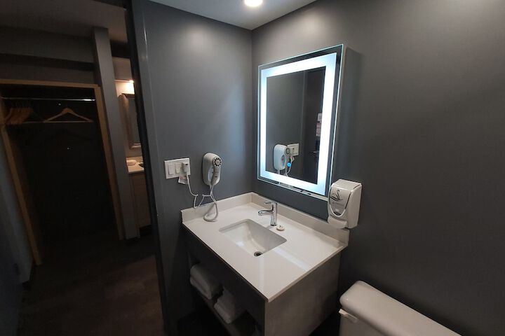 Room 44 of 65