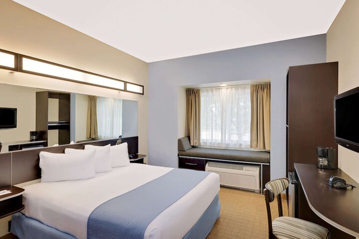 Microtel Inn & Suites by Wyndham Geneva