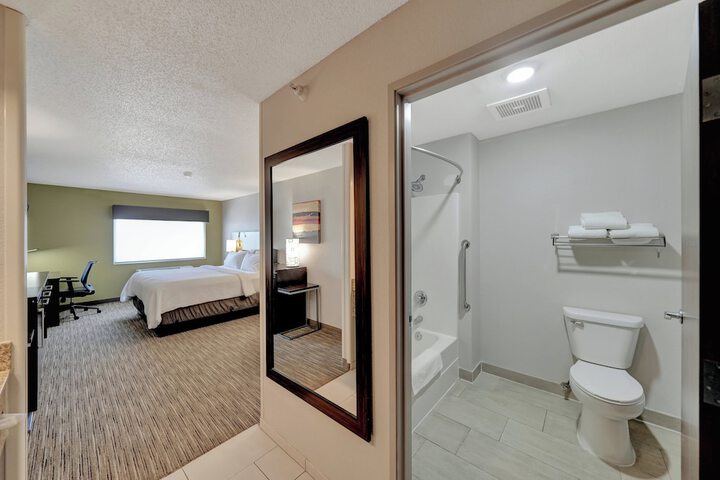 Room 60 of 163