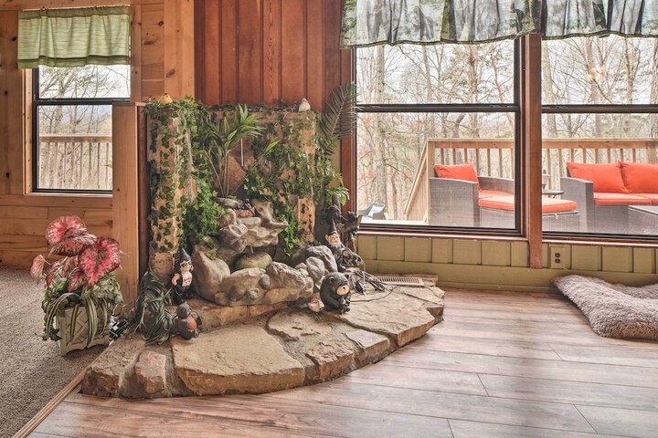 Douglas Lake Cabin w / Mountain-view Deck & Grill