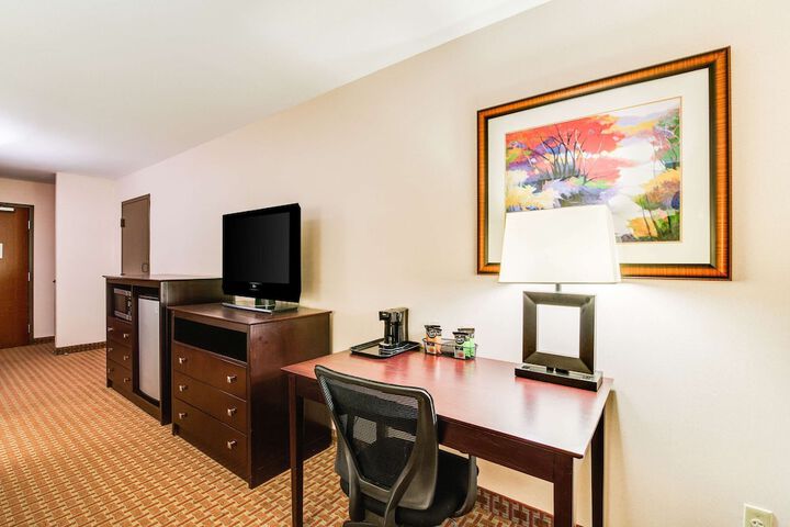 Clarion Hotel Convention Center