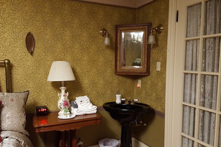 Room 34 of 51