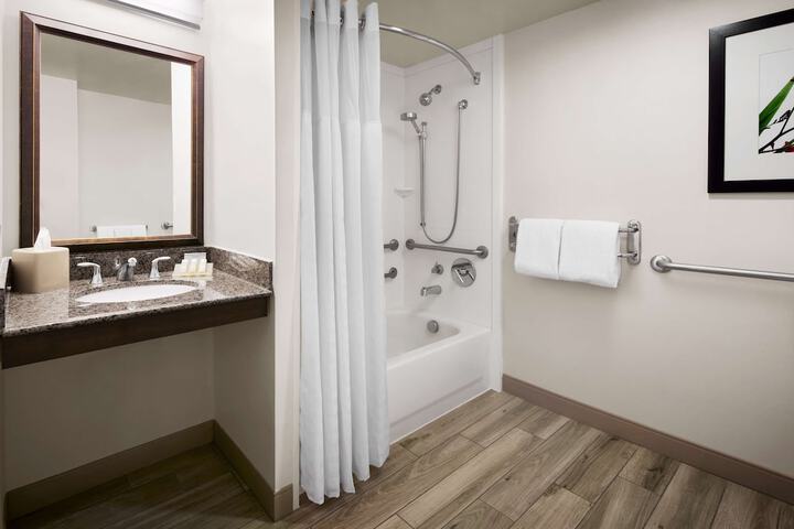 Room 16 of 28