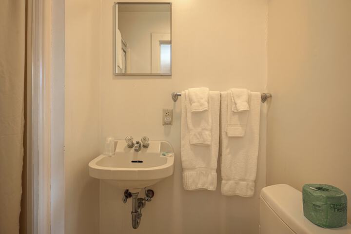 Room 16 of 17