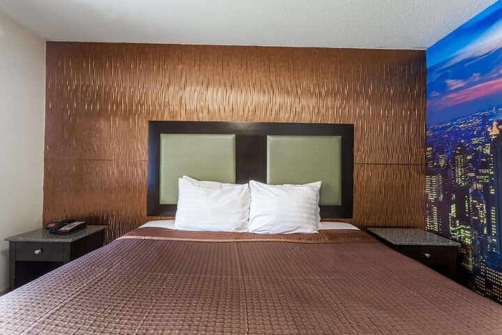 Room 14 of 16