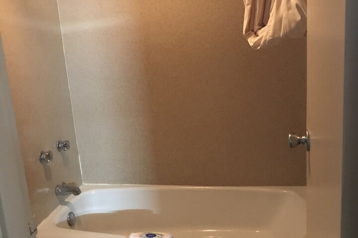 Room 6 of 15
