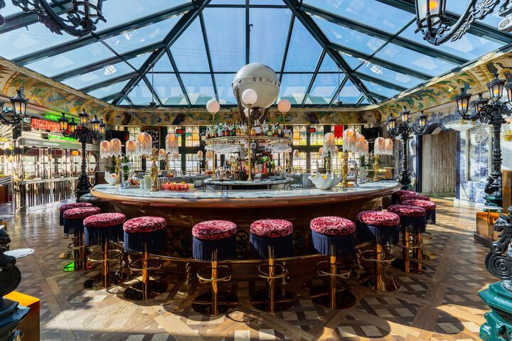 Lafayette Hotel & Club