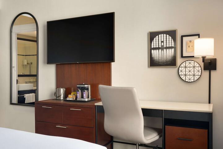 Room 14 of 34