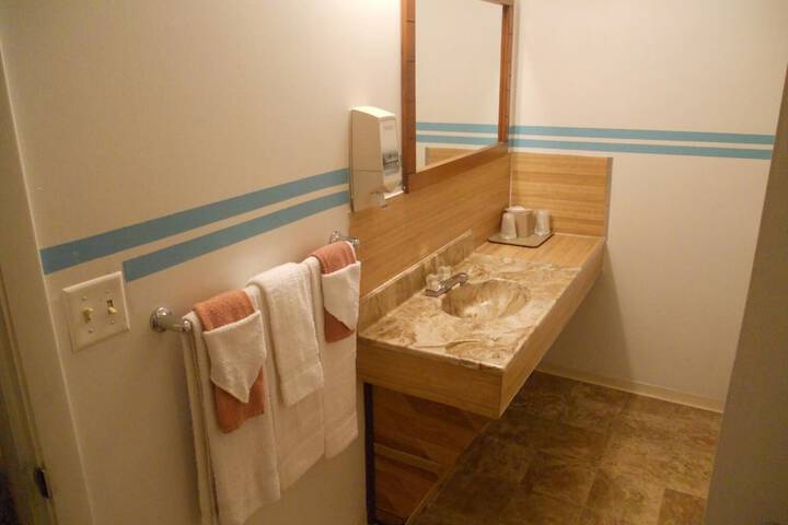 Room 6 of 18