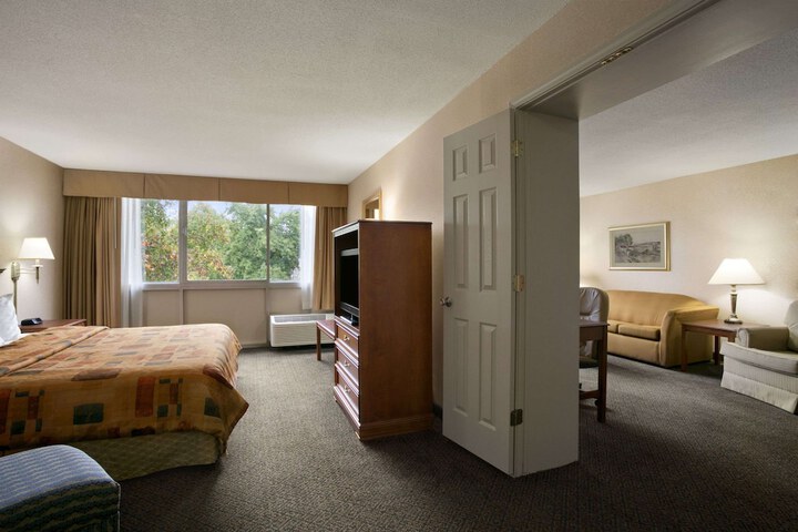 Room 13 of 21