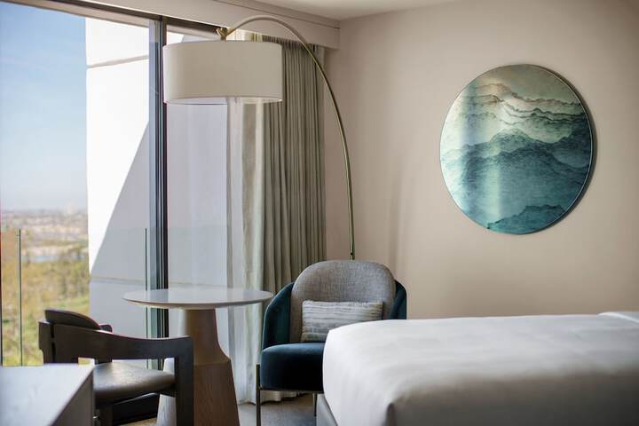 VEA Newport Beach a Marriott Resort & Spa
