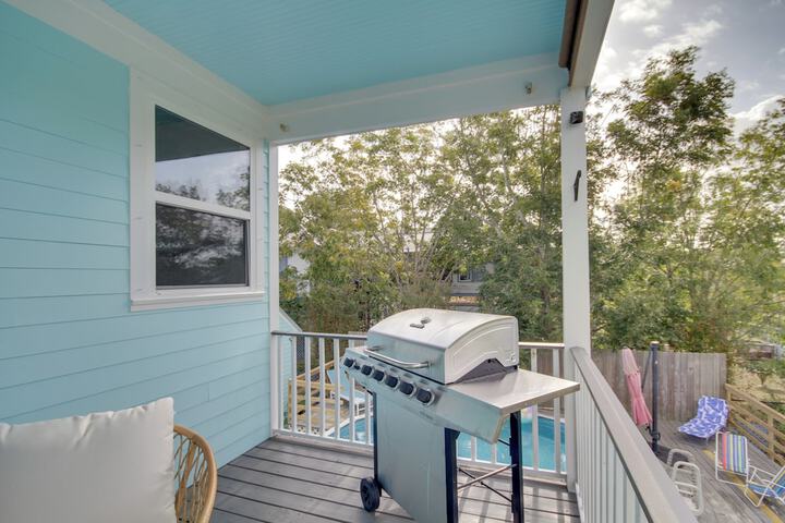 Sunny Waveland Home Rental w / Pool: Walk to Beach!