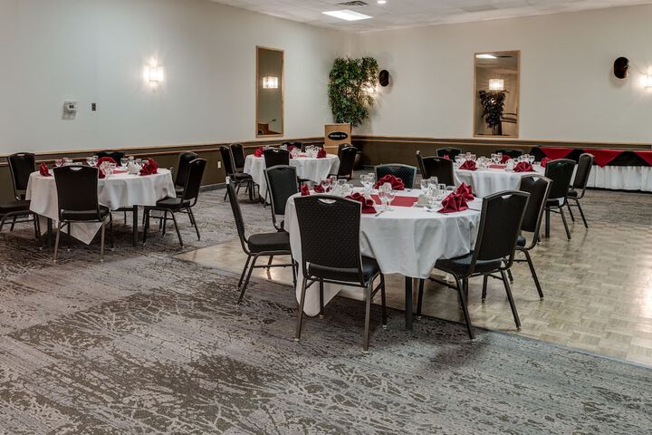 Ballroom/Hall 27 of 30