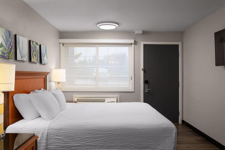 Basecamp Puyallup a Travelodge by Wyndham