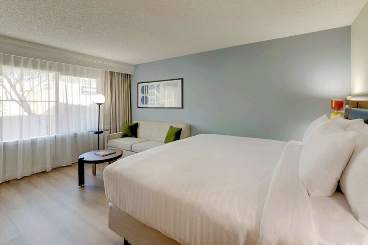 Room 52 of 84