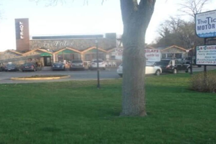 Tides Motor Inn at Stehli Beach