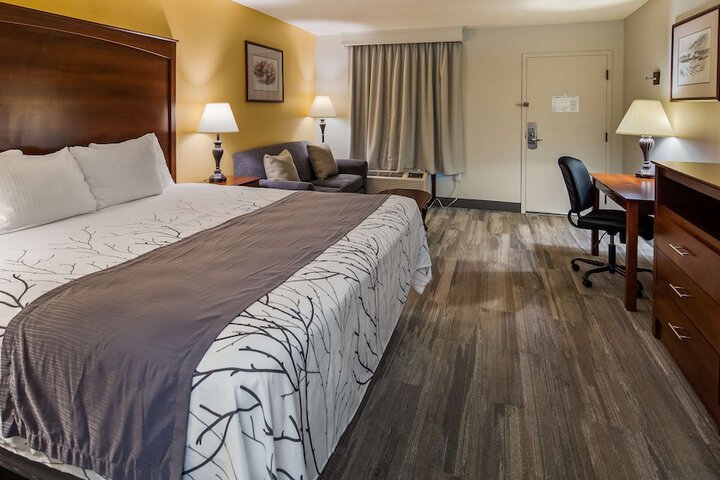 Room 7 of 10