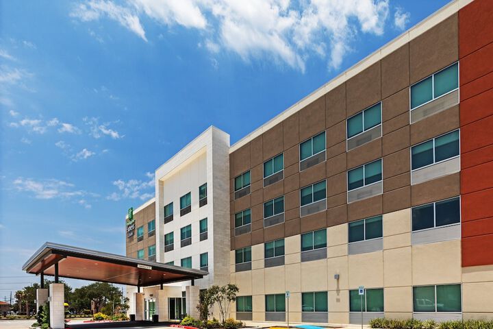 Holiday Inn Express & Suites Stafford NW - Sugar Land by IHG
