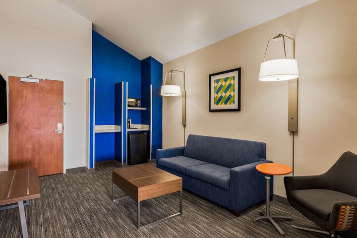 Holiday Inn Express & Suites Oroville Lake by IHG