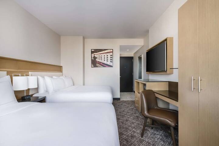Room 13 of 25