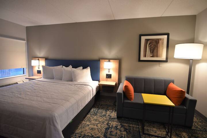 Room 10 of 32