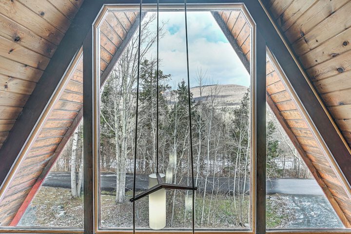 Walk to Ski Lift! Charming Hunter A-frame