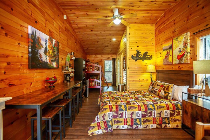 Bigfoot Lodge Room Four