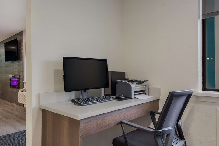 Business Center 65 of 66
