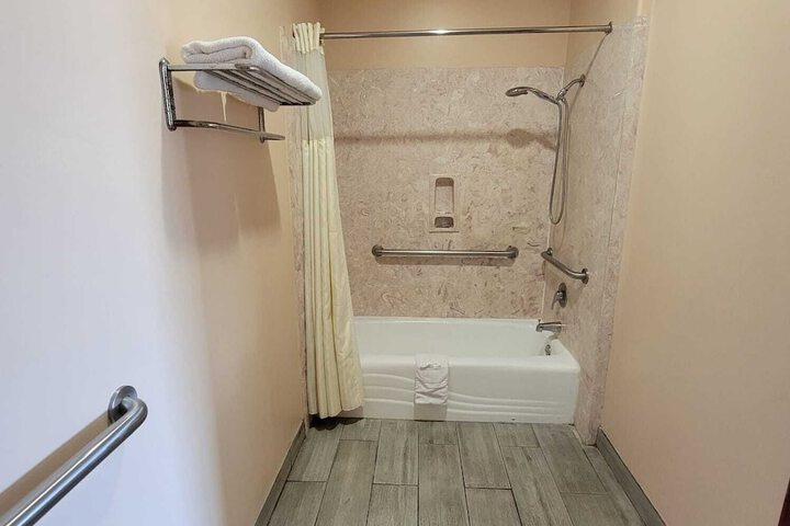 Room 8 of 12