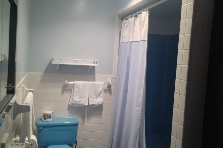 Room 32 of 68