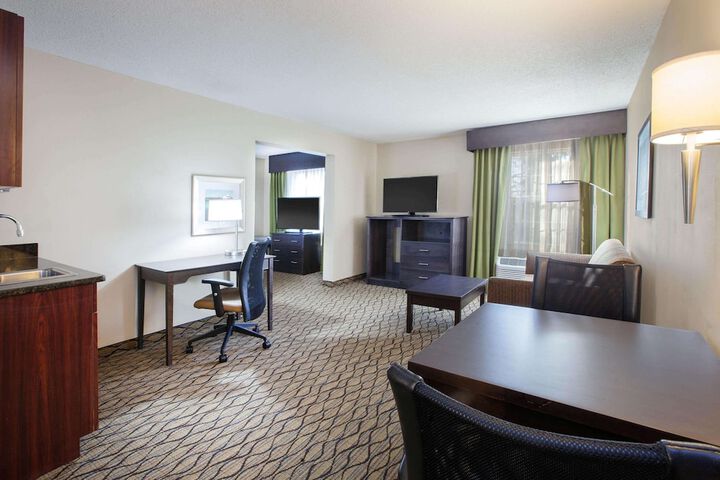 Wingate by Wyndham Roseville / Detroit