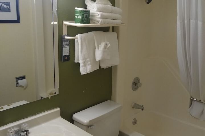 Room 10 of 25