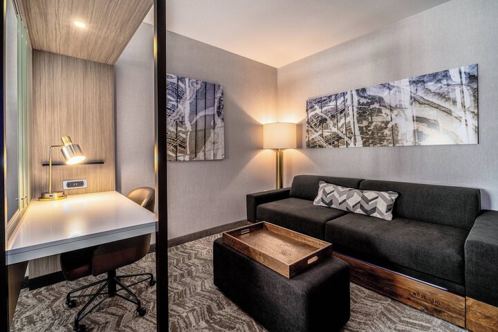 Room 6 of 18