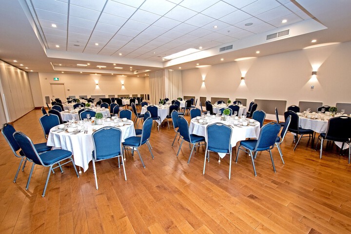 Ballroom/Hall 95 of 112