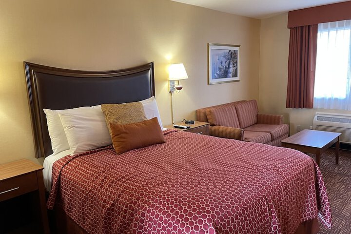 Room 5 of 12