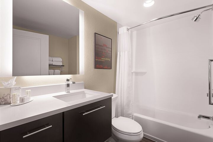 Room 15 of 33