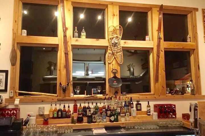 Lounge 44 of 54
