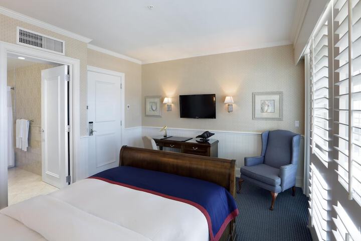 Madison Beach Hotel