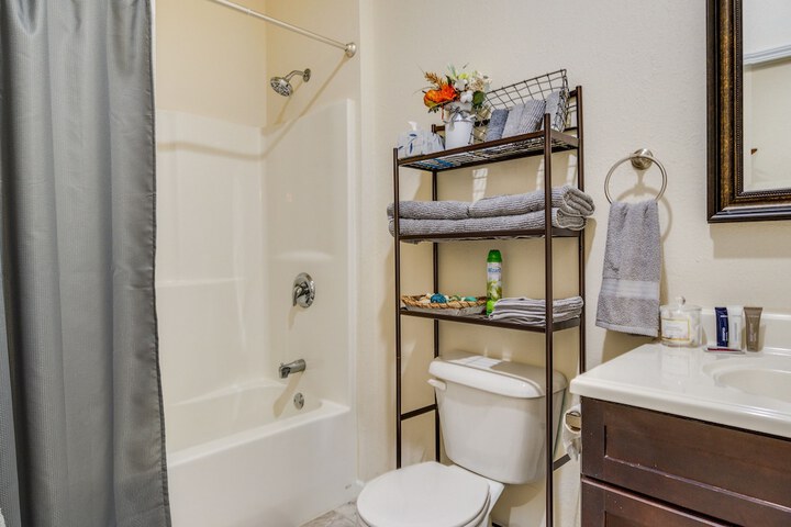 Charming Gravois Mills Escape w / Private Backyard!