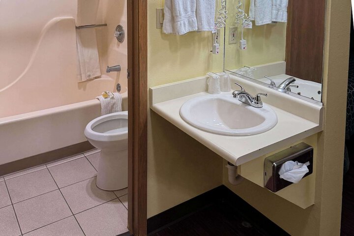 Room 12 of 16