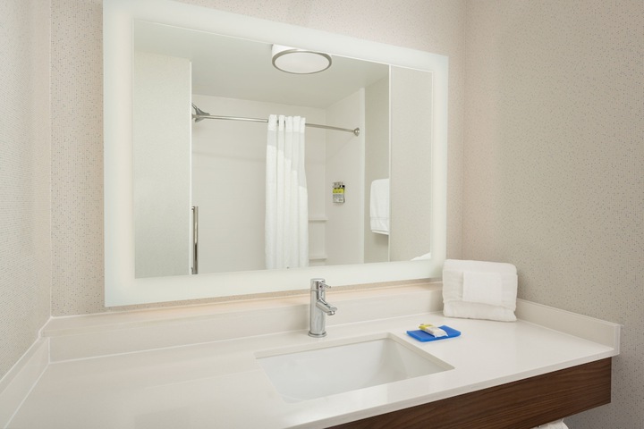 Holiday Inn Express Hotel & Suites Tullahoma by IHG