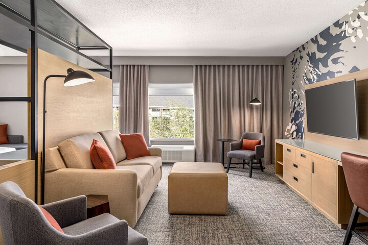 Room 17 of 38