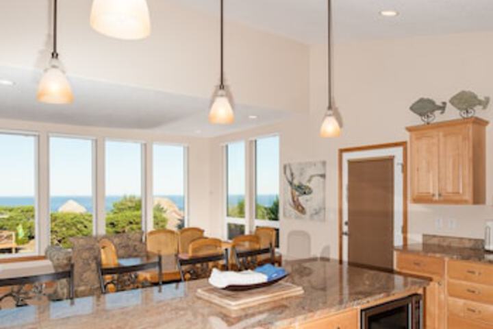 Oceanside Paradise 3 Br home by RedAwning