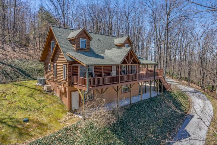 Scenic Mountain Comfort 4Br Family Getaway