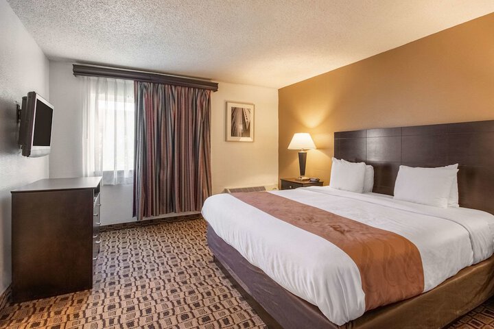 Room 6 of 25